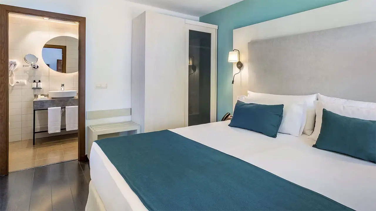 PREMIUM DELUXE 2 PERSONS ROOM BUNDLE - Image 9