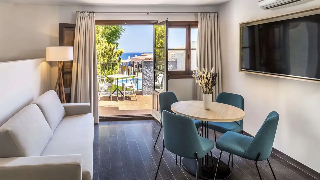 PREMIUM DELUXE 2 PERSONS ROOM BUNDLE - Image 7