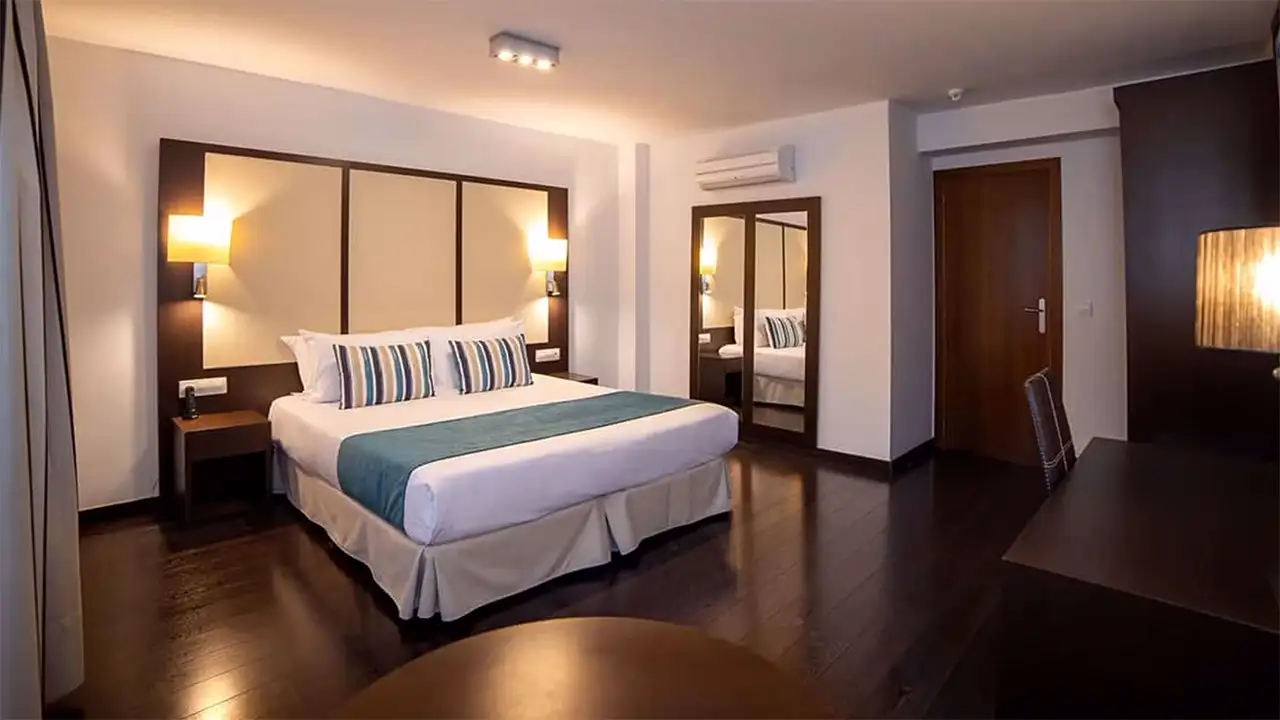 PREMIUM DELUXE 2 PERSONS ROOM BUNDLE - Image 6