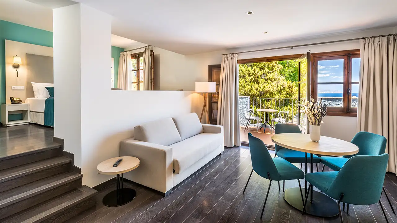 PREMIUM DELUXE 2 PERSONS ROOM BUNDLE - Image 3