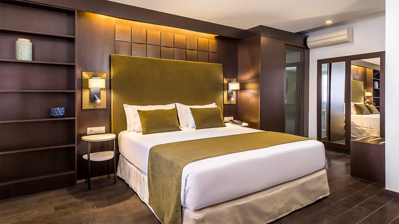 JUNIOR SUITE 2 PERSONS ROOM BUNDLE - Image 8