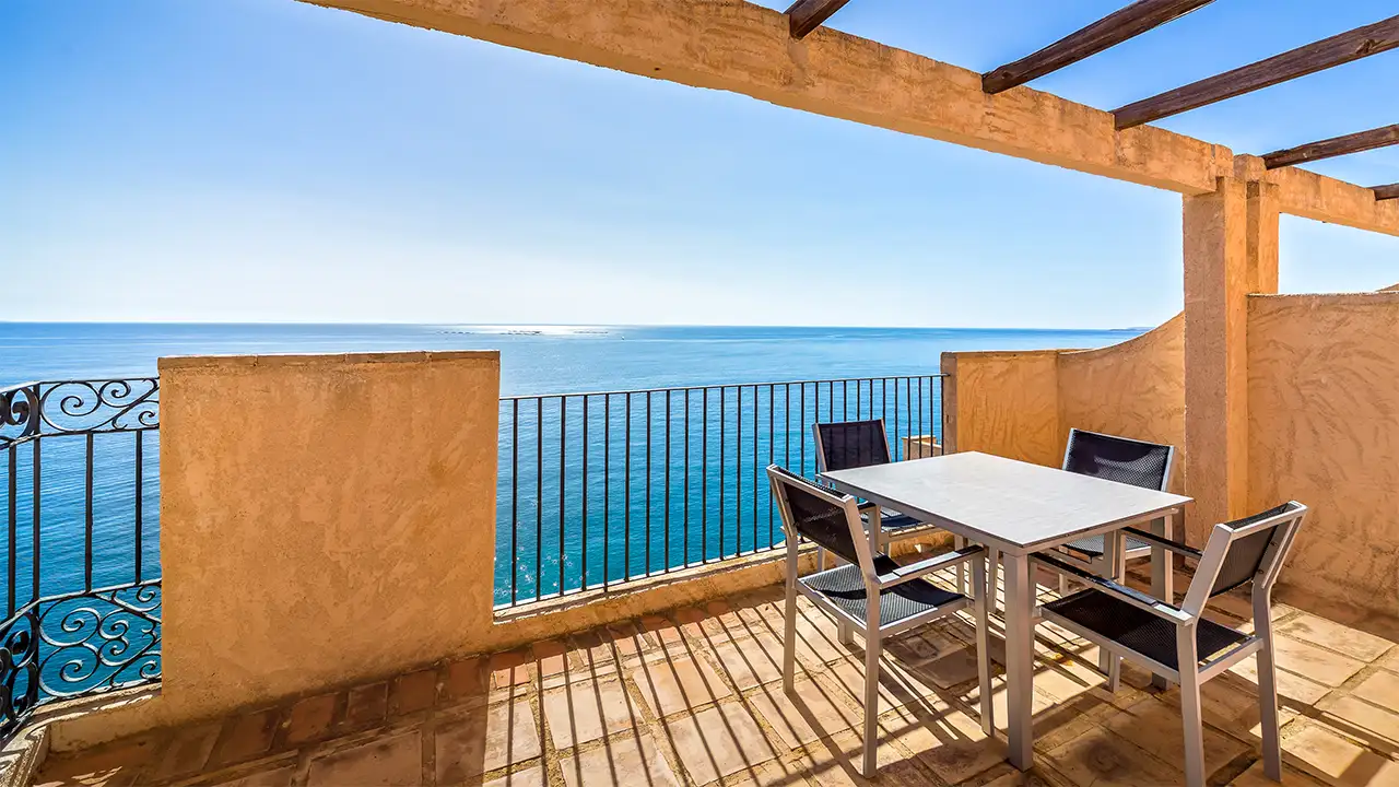 JUNIOR SUITE 2 PERSONS ROOM BUNDLE - Image 5