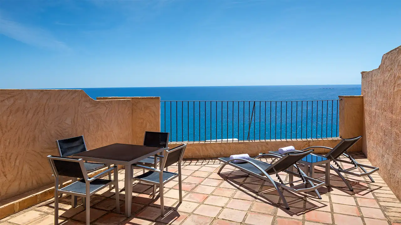 JUNIOR SUITE 2 PERSONS ROOM BUNDLE - Image 3